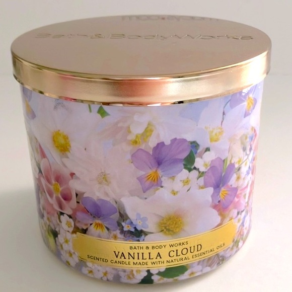 BATH & BODY WORKS VANILLA CLOUD SCENTED 3- WICK CANDLE NWT‼️ - Picture 2 of 8